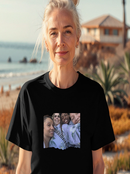 Donna Friends Family *Unisex Softstyle T-Shirt